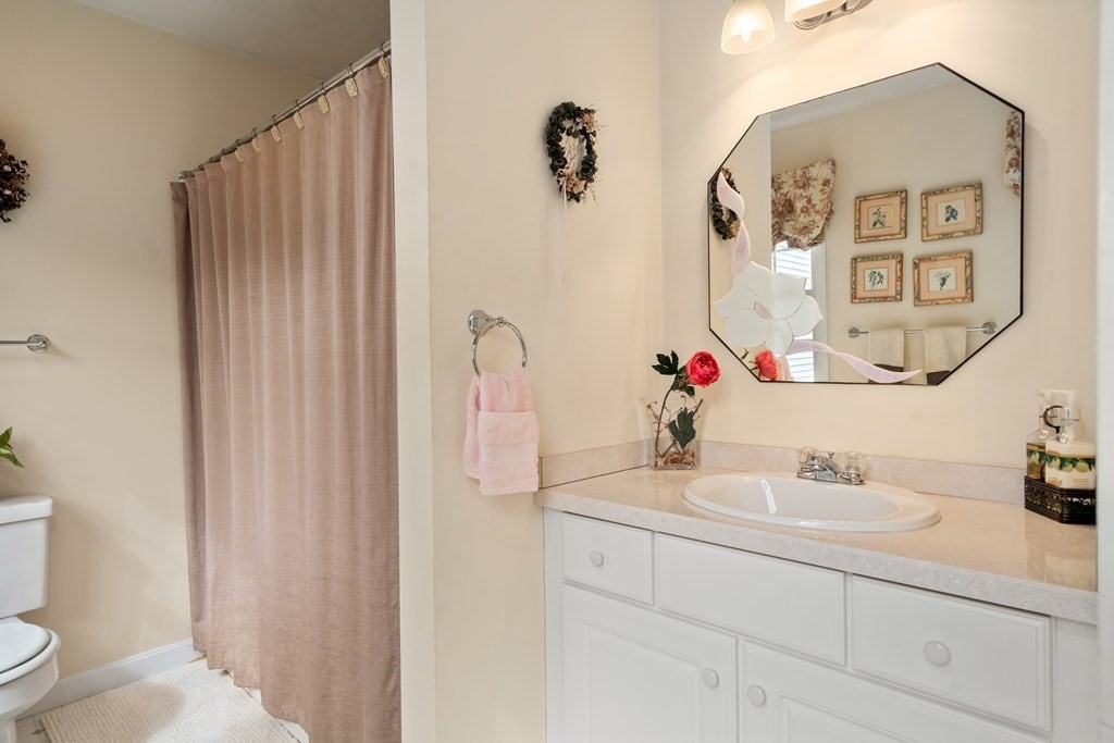 58 Village Cir # 58