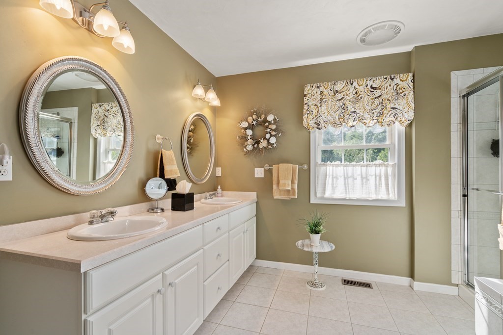 58 Village Cir # 58
