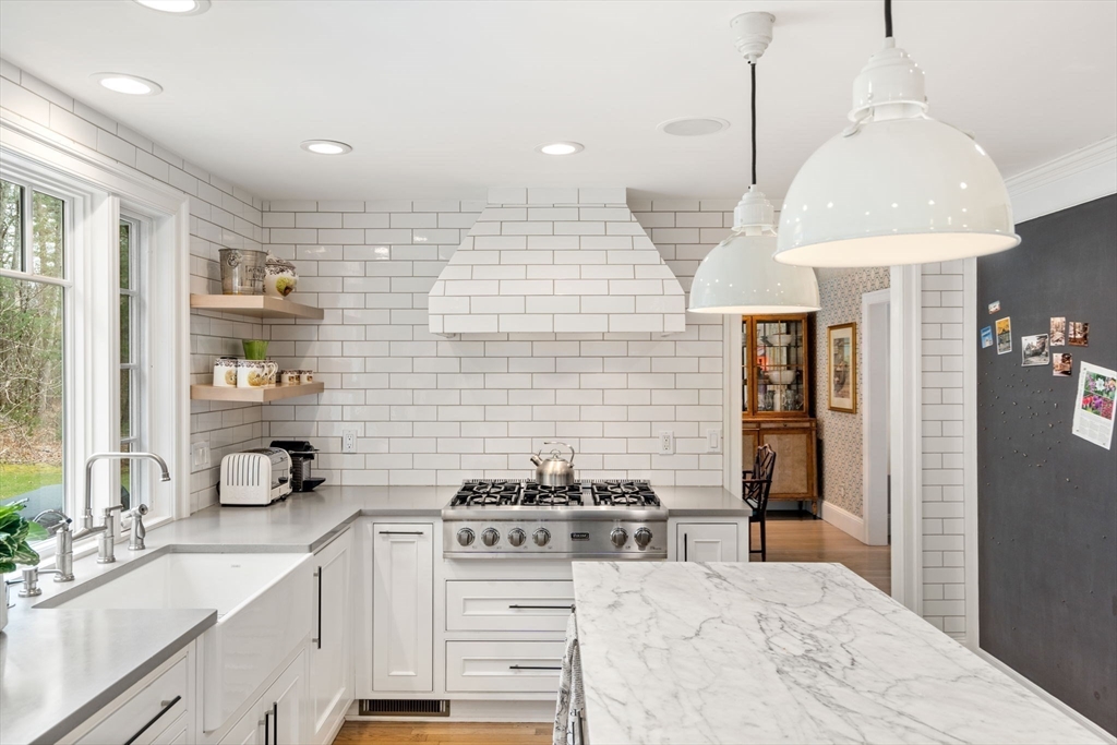 100 Montvale Rd