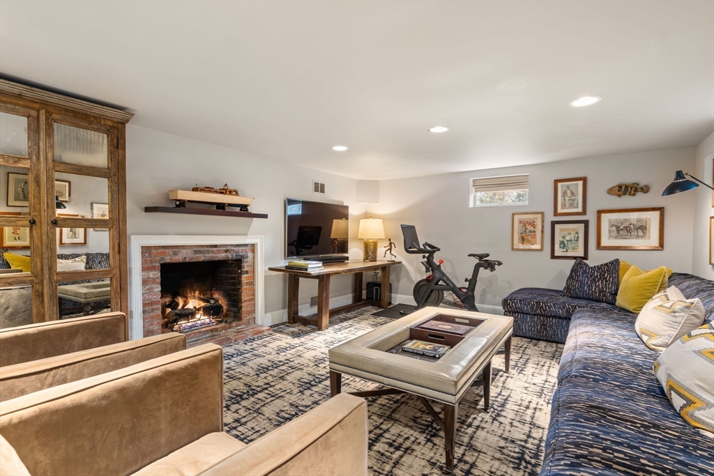 100 Montvale Rd