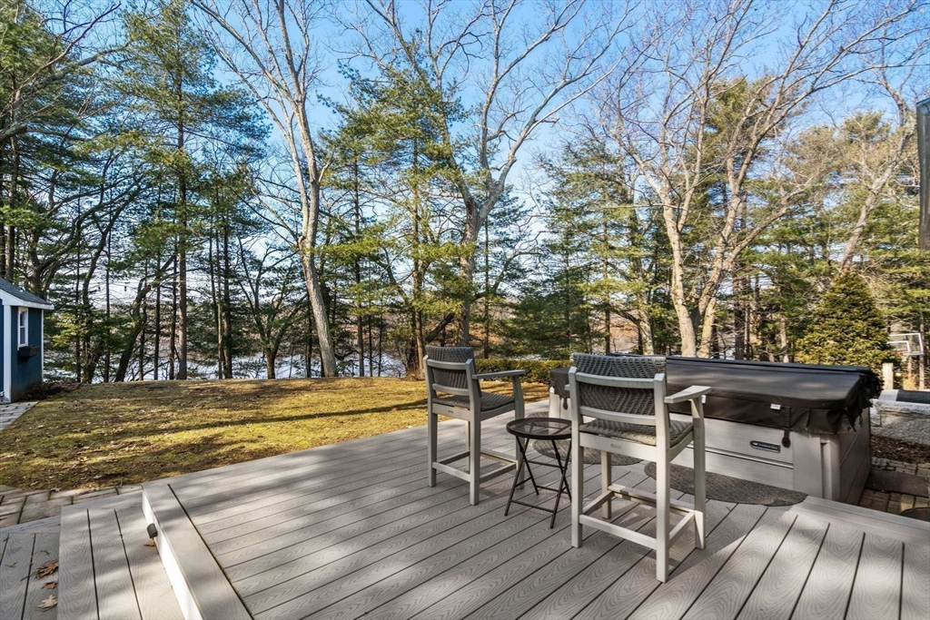 5 Lakewood Rd