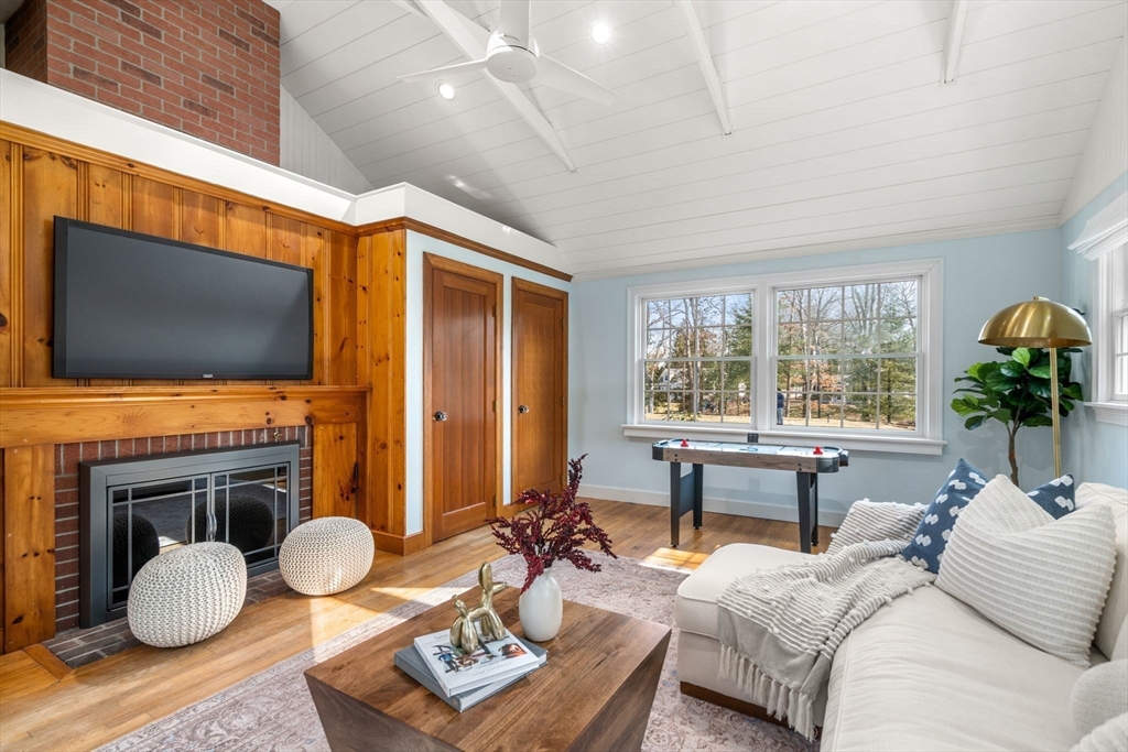 5 Lakewood Rd