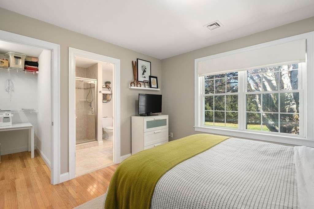 2 Alice Drive