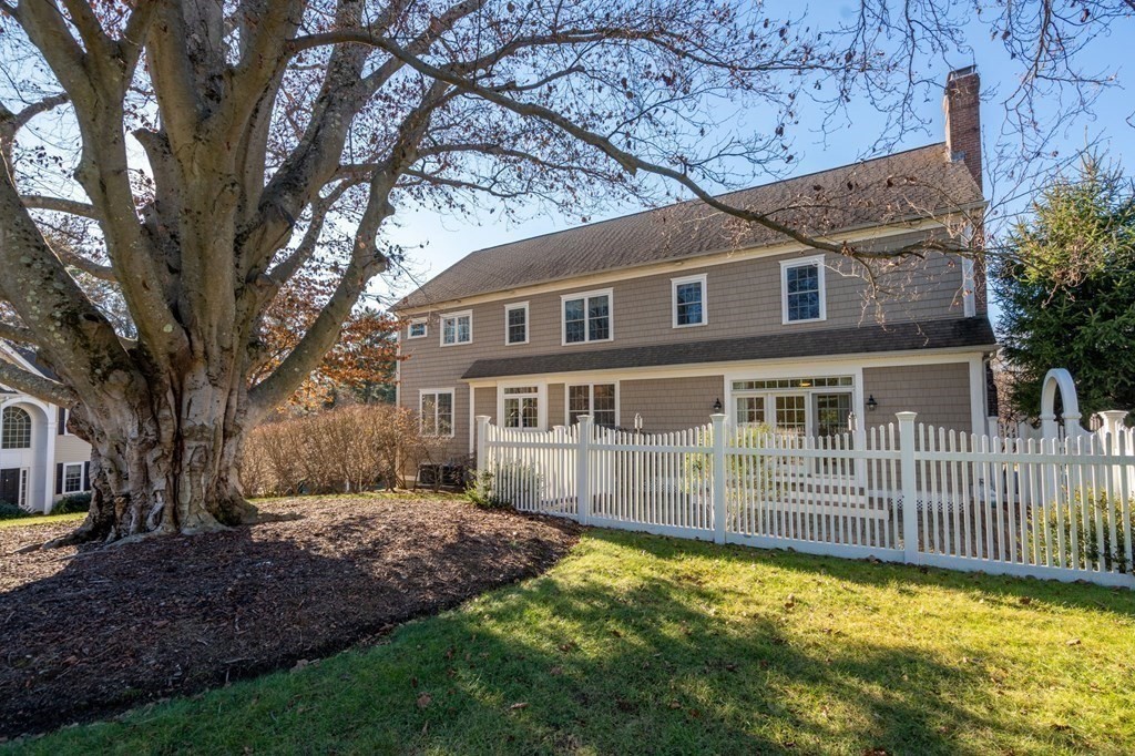2 Alice Drive