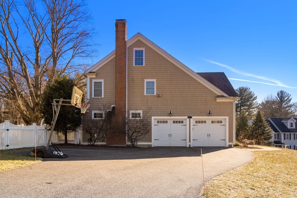 2 Alice Drive