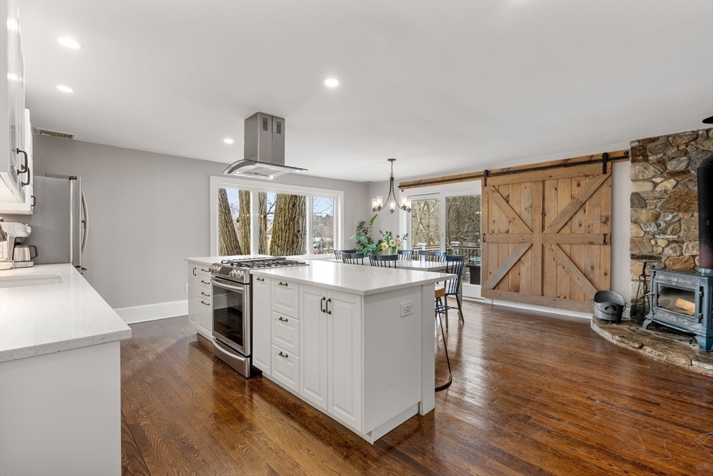 68 Lakeshore Dr
