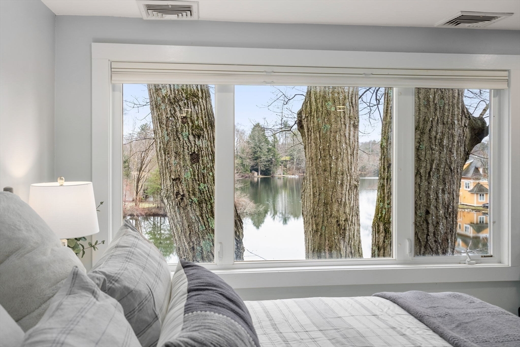 68 Lakeshore Dr