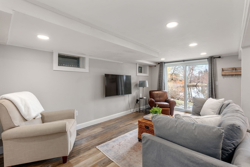 68 Lakeshore Dr