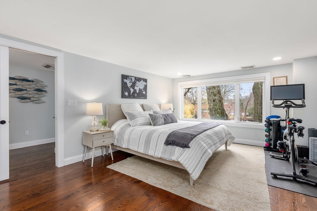 68 Lakeshore Dr