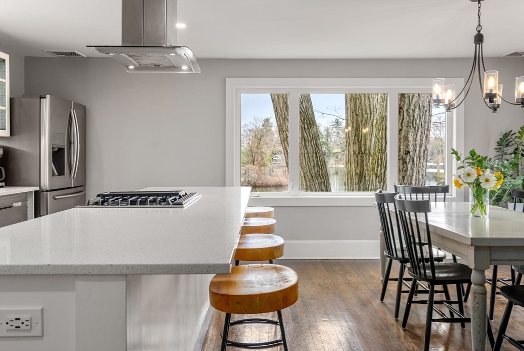 68 Lakeshore Dr