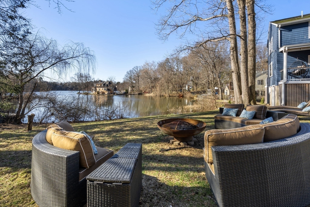 68 Lakeshore Dr