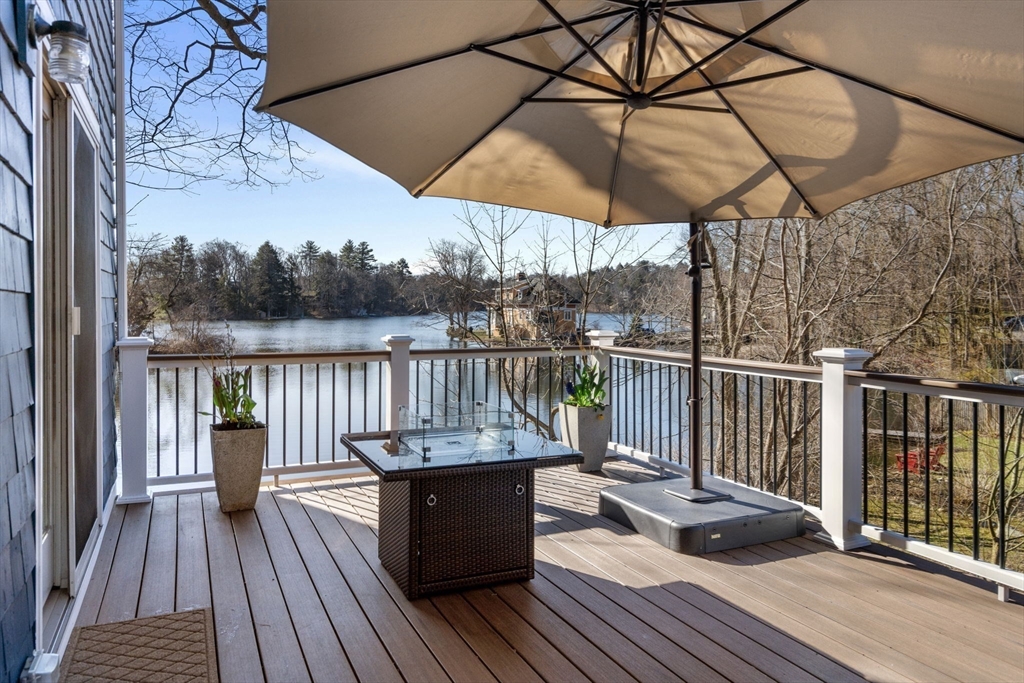 68 Lakeshore Dr