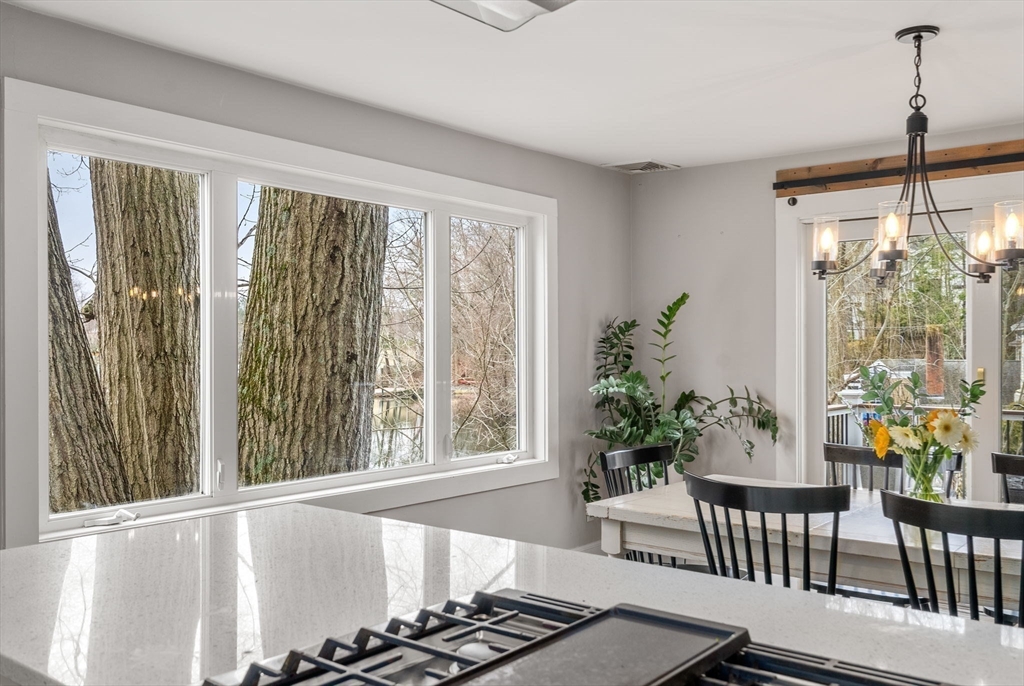 68 Lakeshore Dr