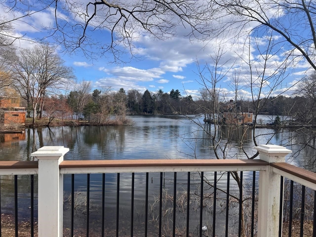 68 Lakeshore Dr