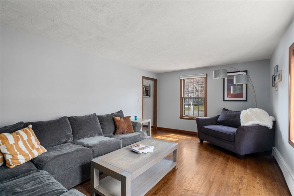 6 Lomas Drive