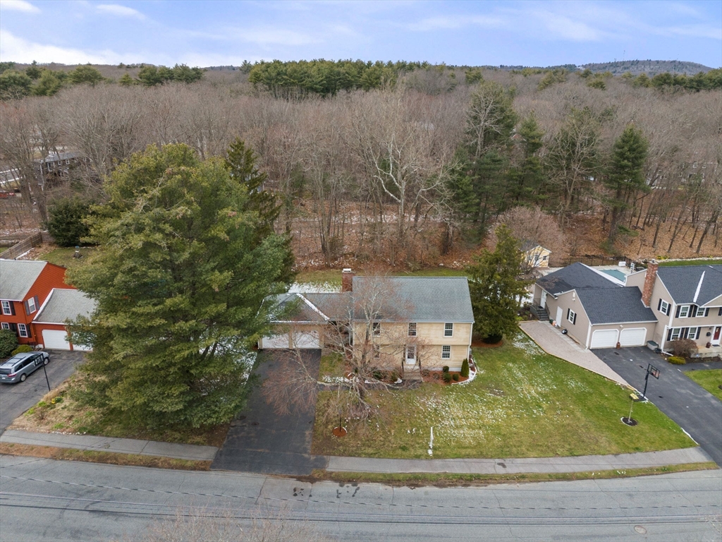 6 Lomas Drive