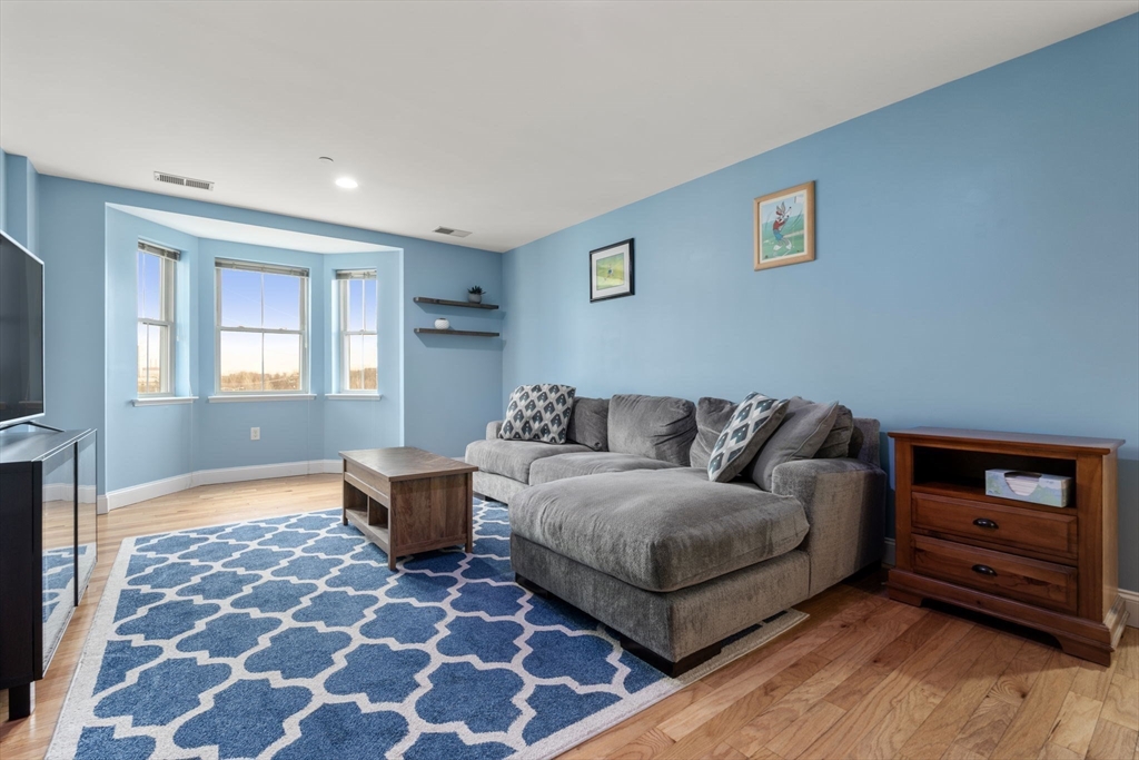 120 Wyllis Ave # 310