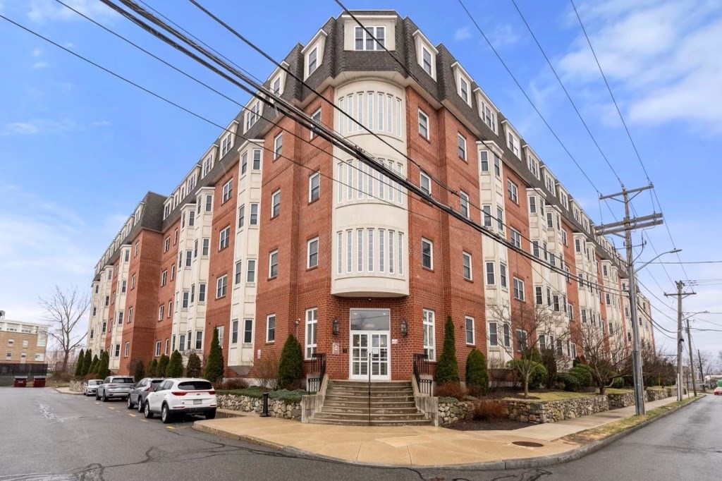 120 Wyllis Ave # 310