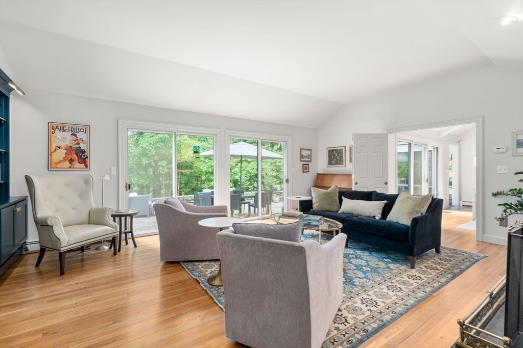 15 Ridge Hill Farm Rd