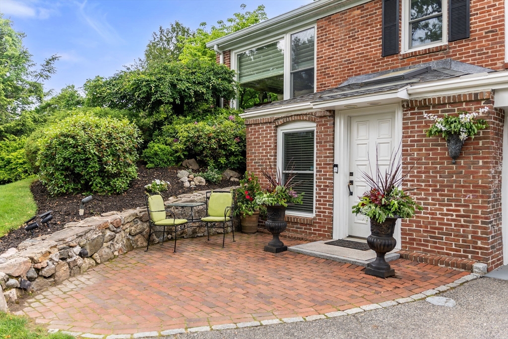 90 Woodland St
