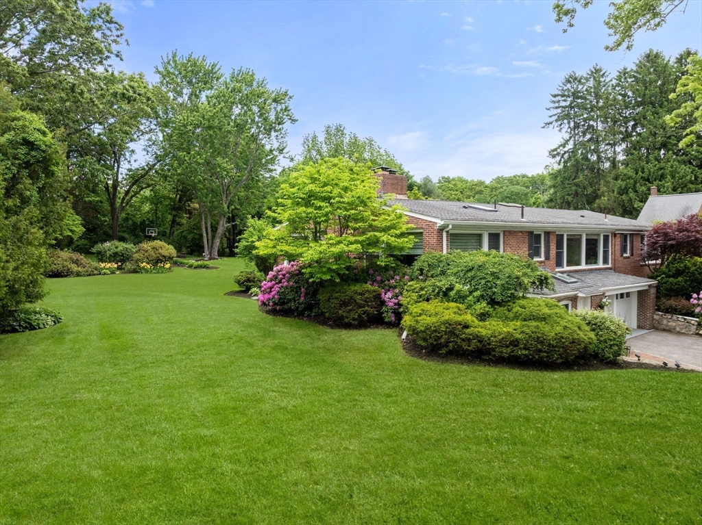 90 Woodland St