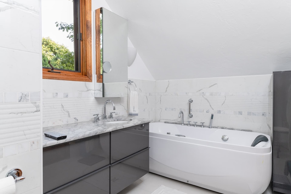 23C Bayfield Road