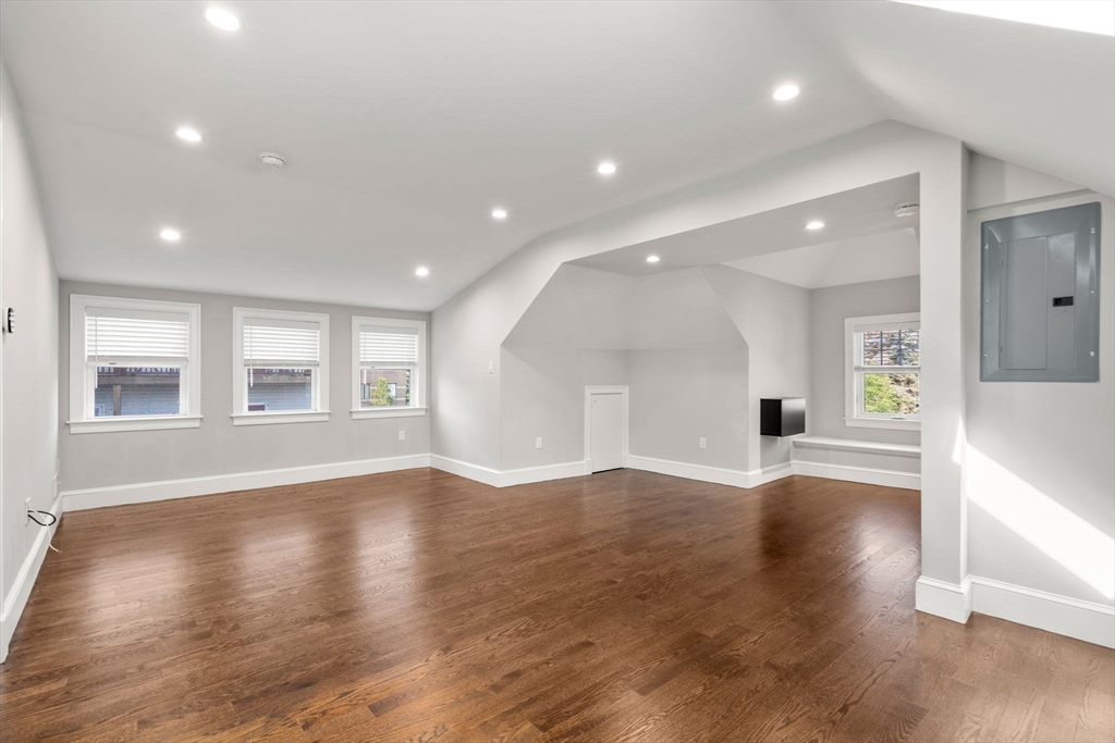 9-11 Trowbridge St # 11
