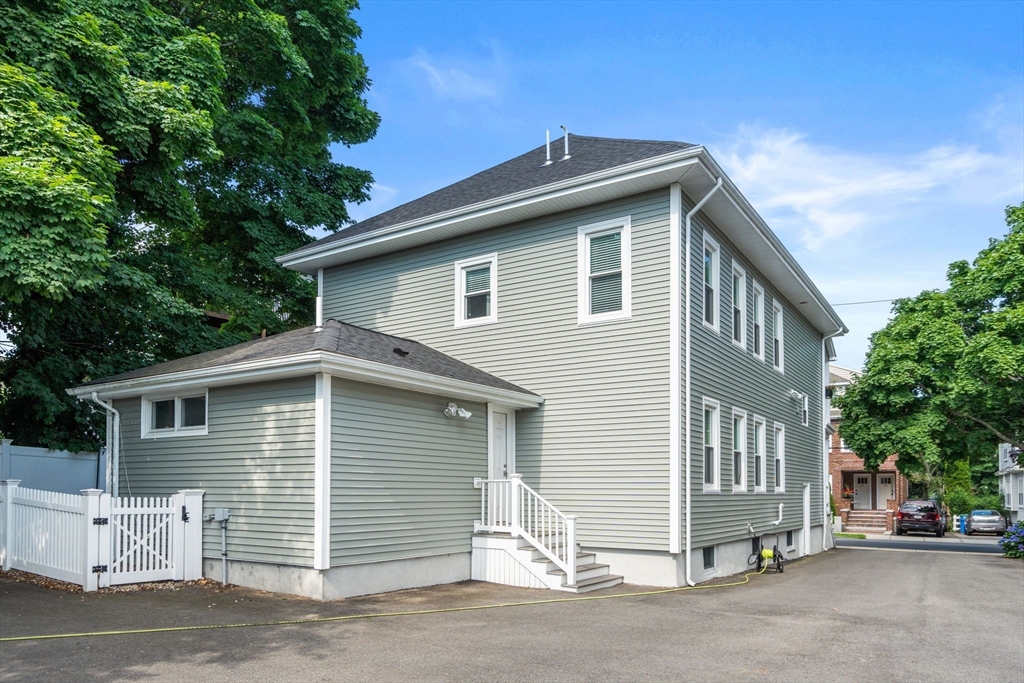 9-11 Trowbridge St # 11