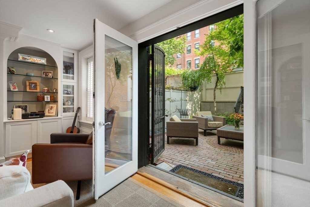 342 Marlborough St # 1