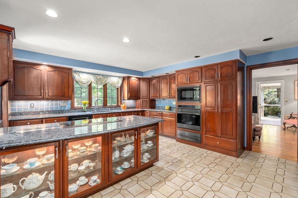 8 Sutton Pl