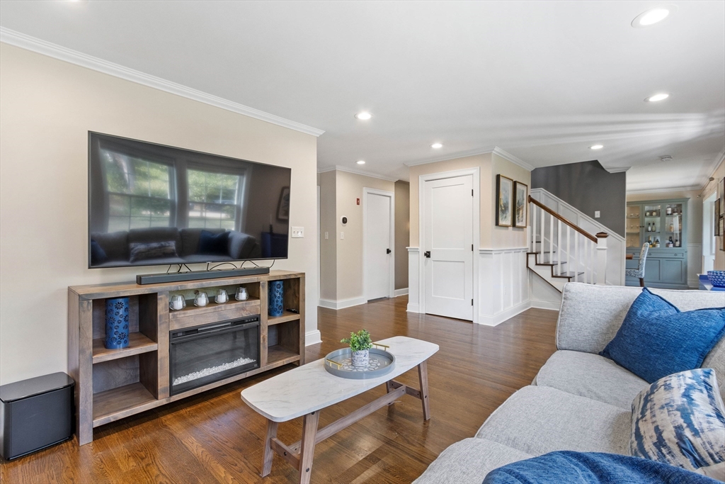 6 Cole Rd