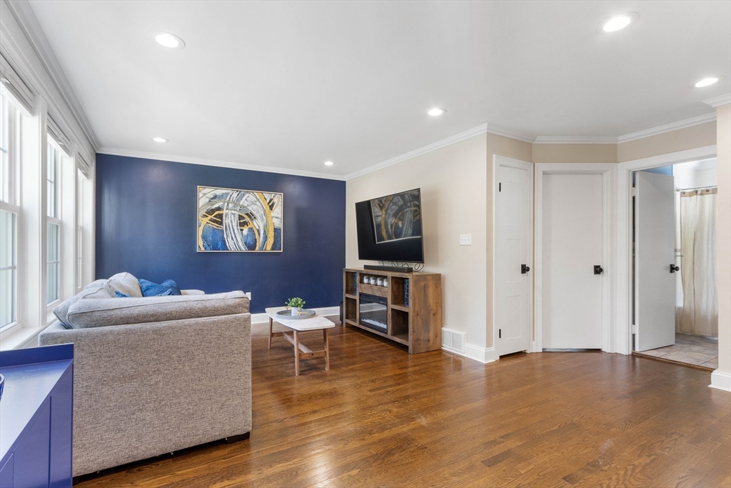 6 Cole Rd