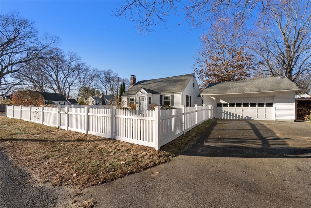 11 Londonderry Rd