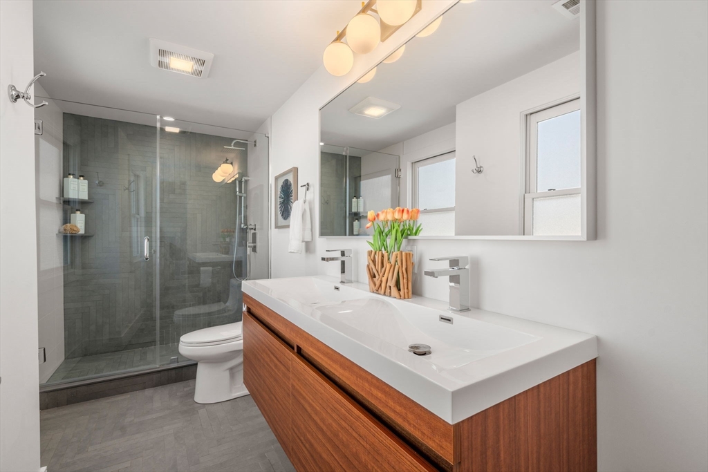65 Adams St # 65