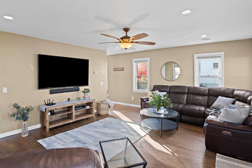 37 Pelican Rd