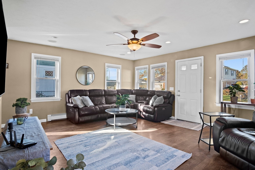 37 Pelican Rd