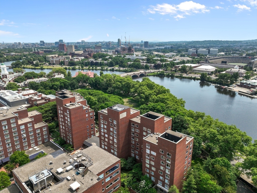 975 Memorial Dr # 1008
