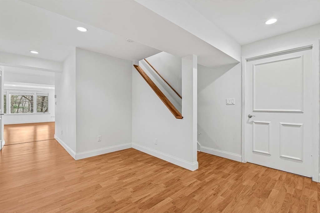 7 Wainwright Rd # 8