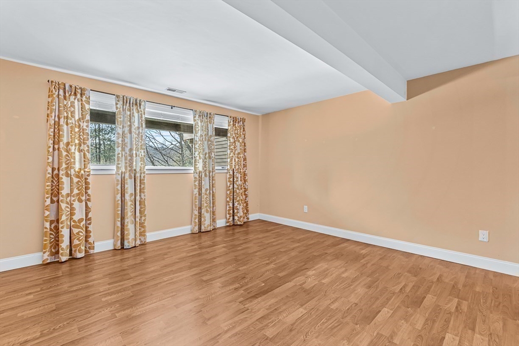 7 Wainwright Rd # 8