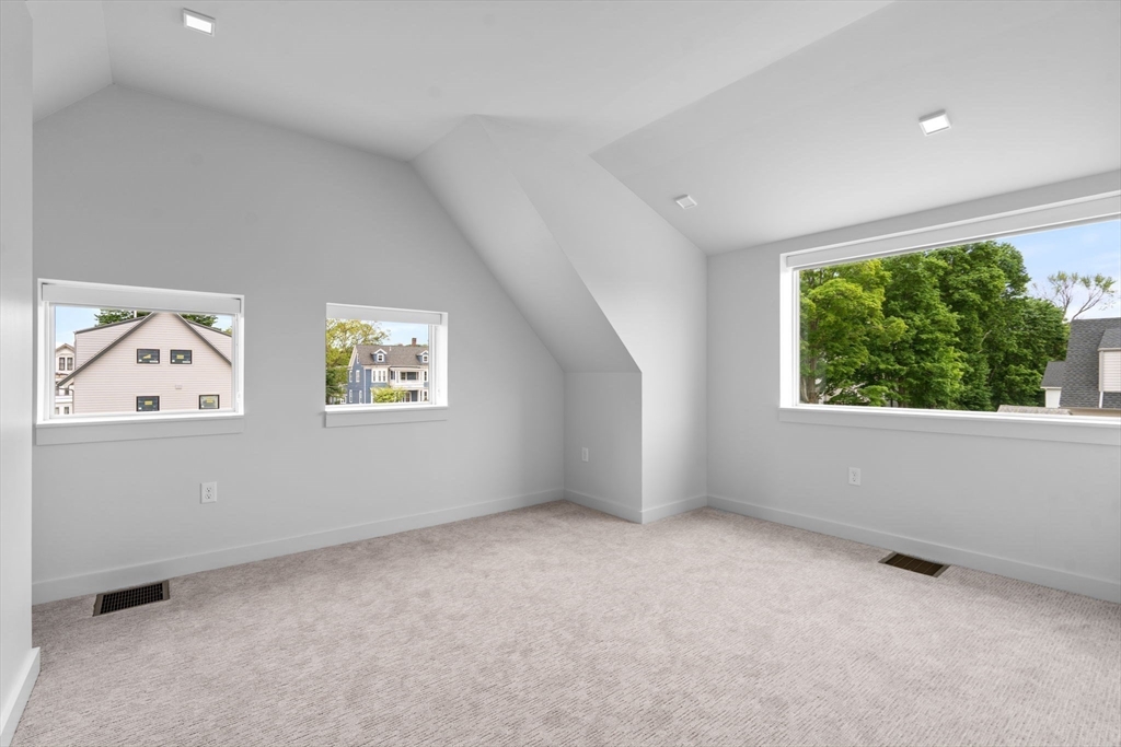 4B Lincoln St # 4B