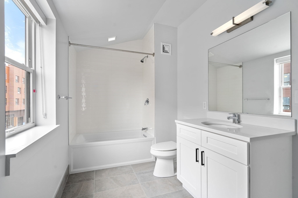 4B Lincoln St # 4B