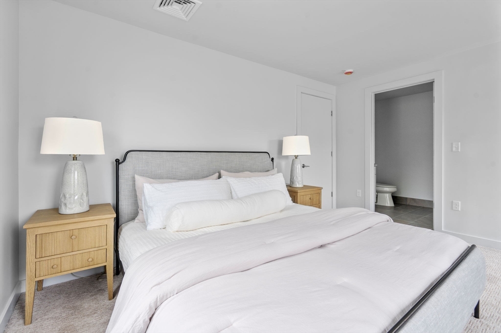 4B Lincoln St # 4B