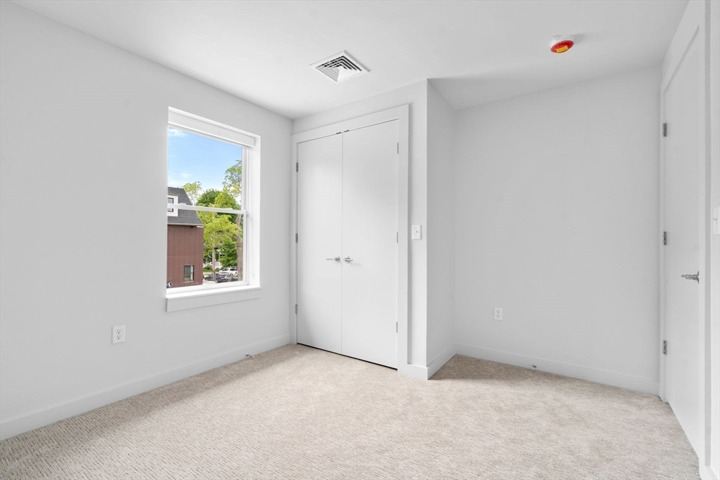 4B Lincoln St # 4B