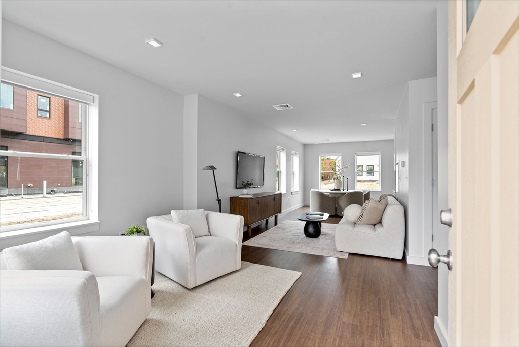 4B Lincoln St # 4B