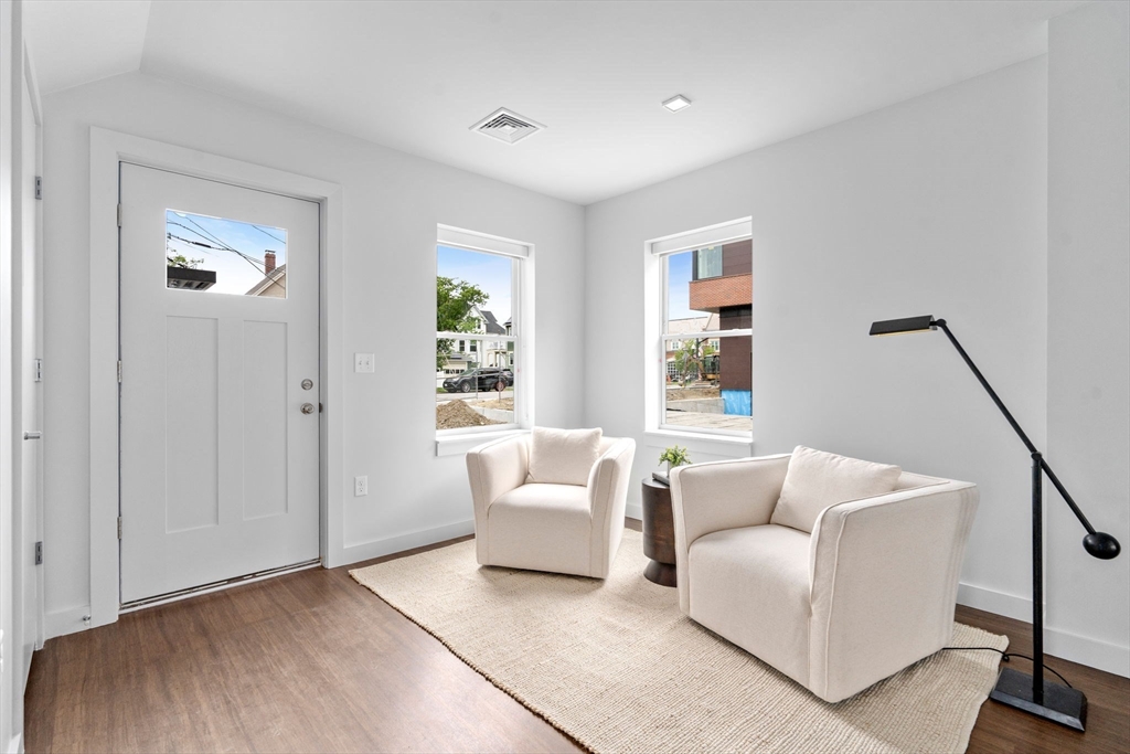 4B Lincoln St # 4B