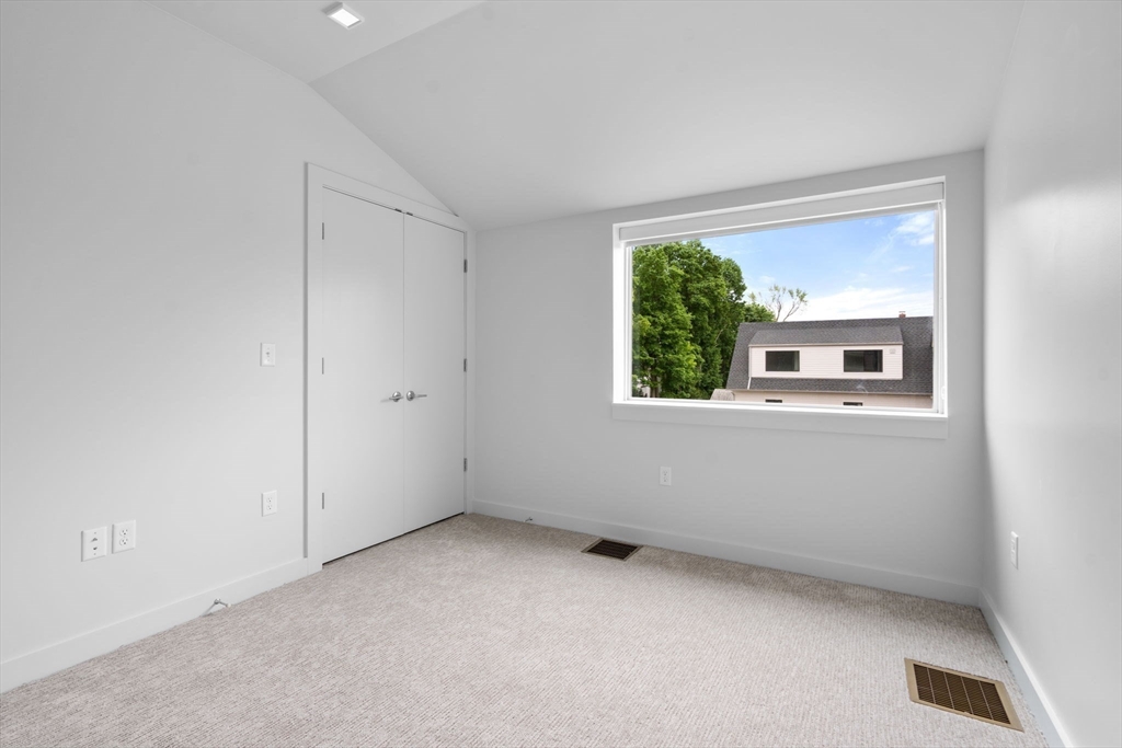 4B Lincoln St # 4B