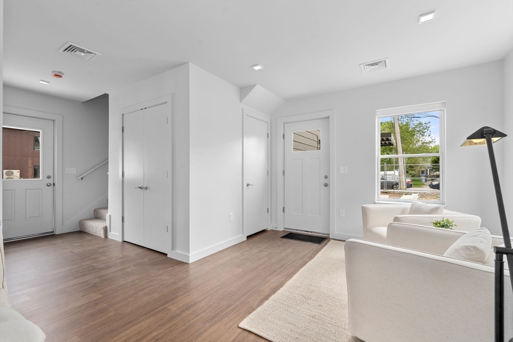 4B Lincoln St # 4B