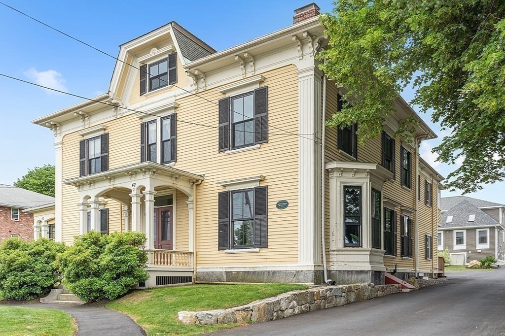 42 Highland St # 2
