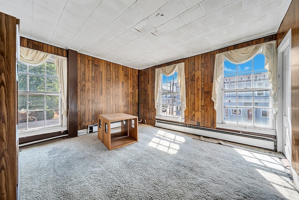 5 W Union St