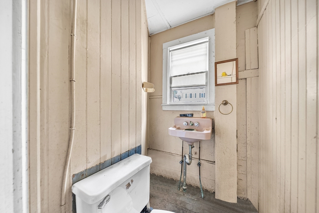 5 W Union St